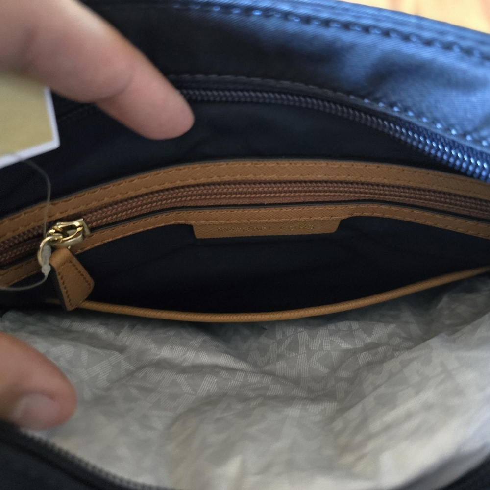 Michael Kors Large Crossbody Nylon Kelsey Admiral Navy NWT - Picture 4 of 8